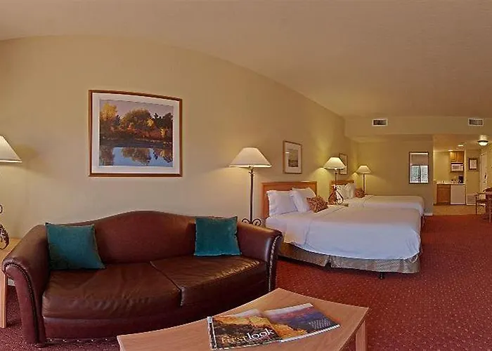 The Cliffs Hotel 3*